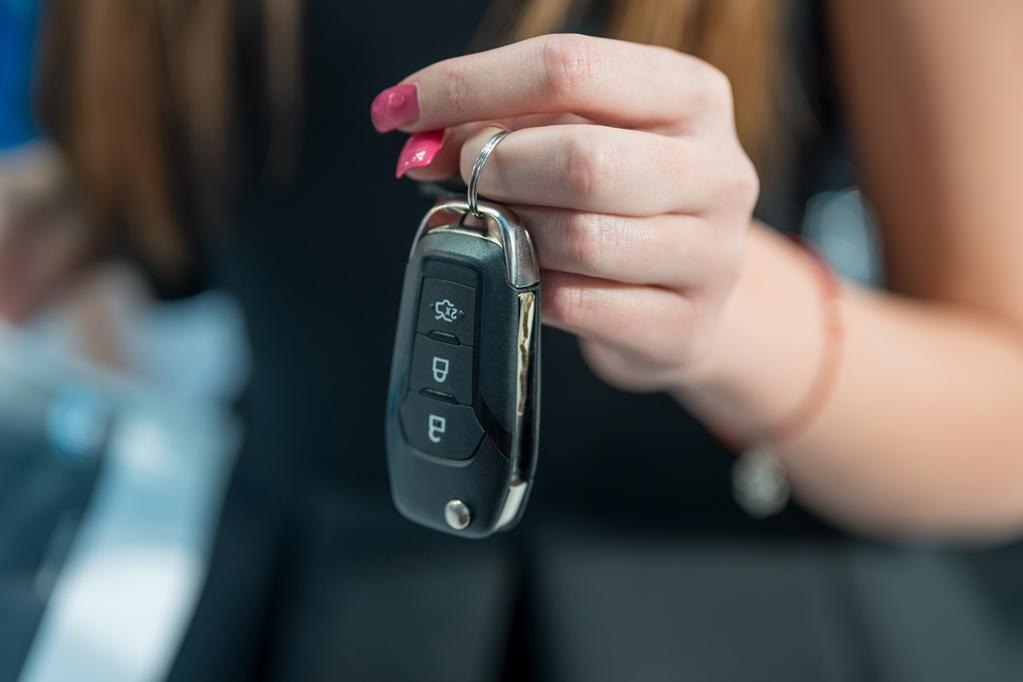Auto Schlüssel vom Profi: MR-KEY schneidet passgenau nach Code