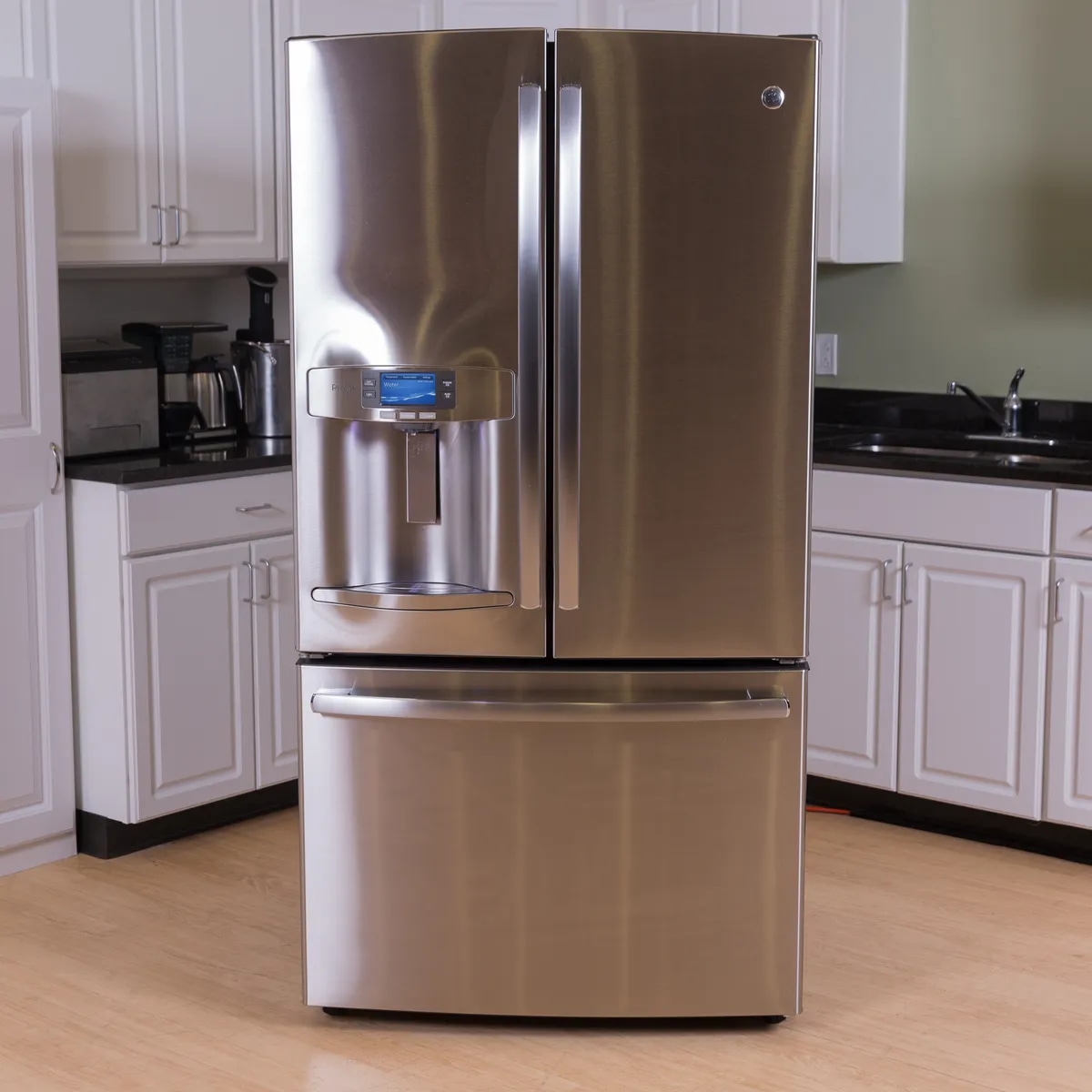 10 Trusted GE Refrigerator Reviews Highlighting Smart Design