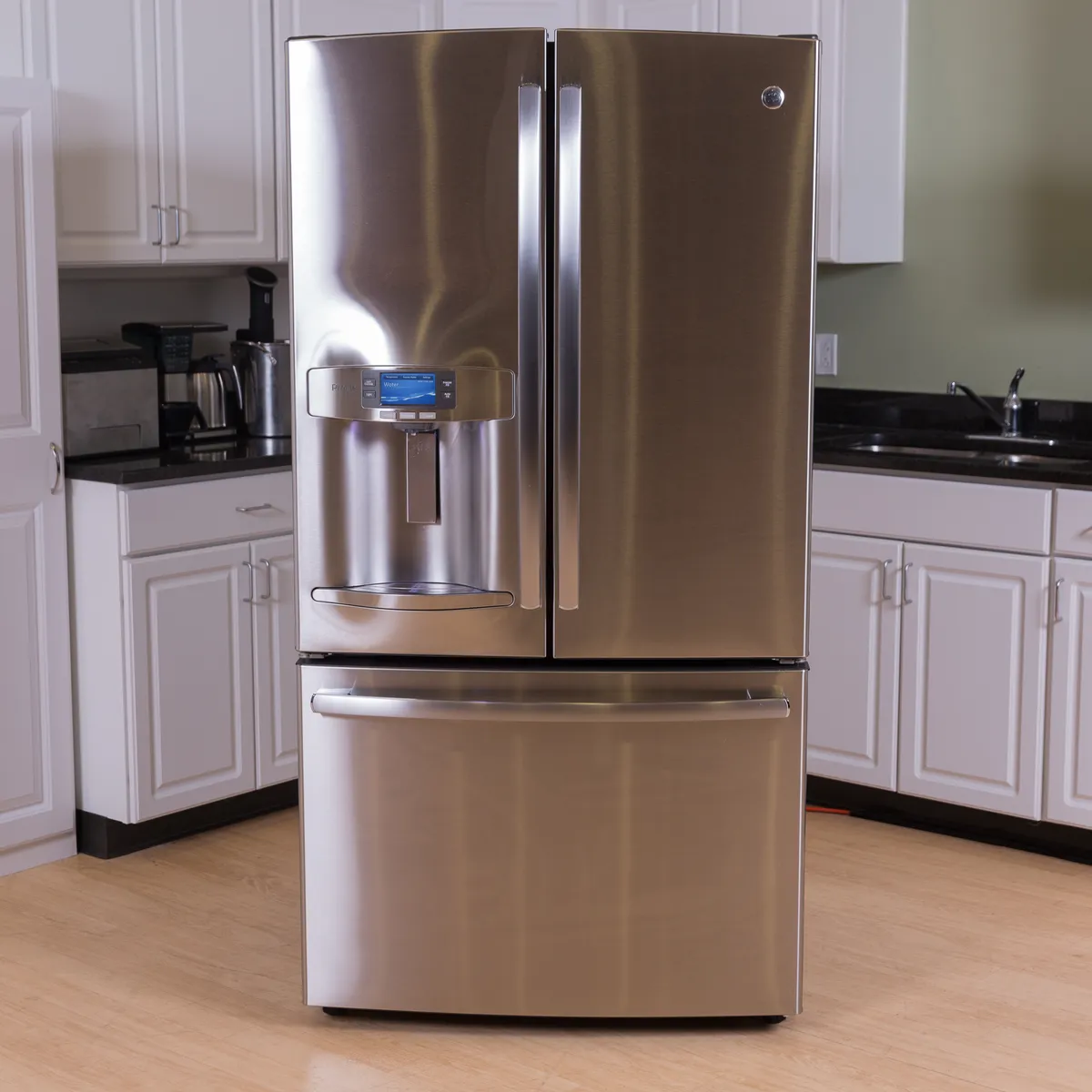 10 Trusted GE Refrigerator Reviews Highlighting Smart Design