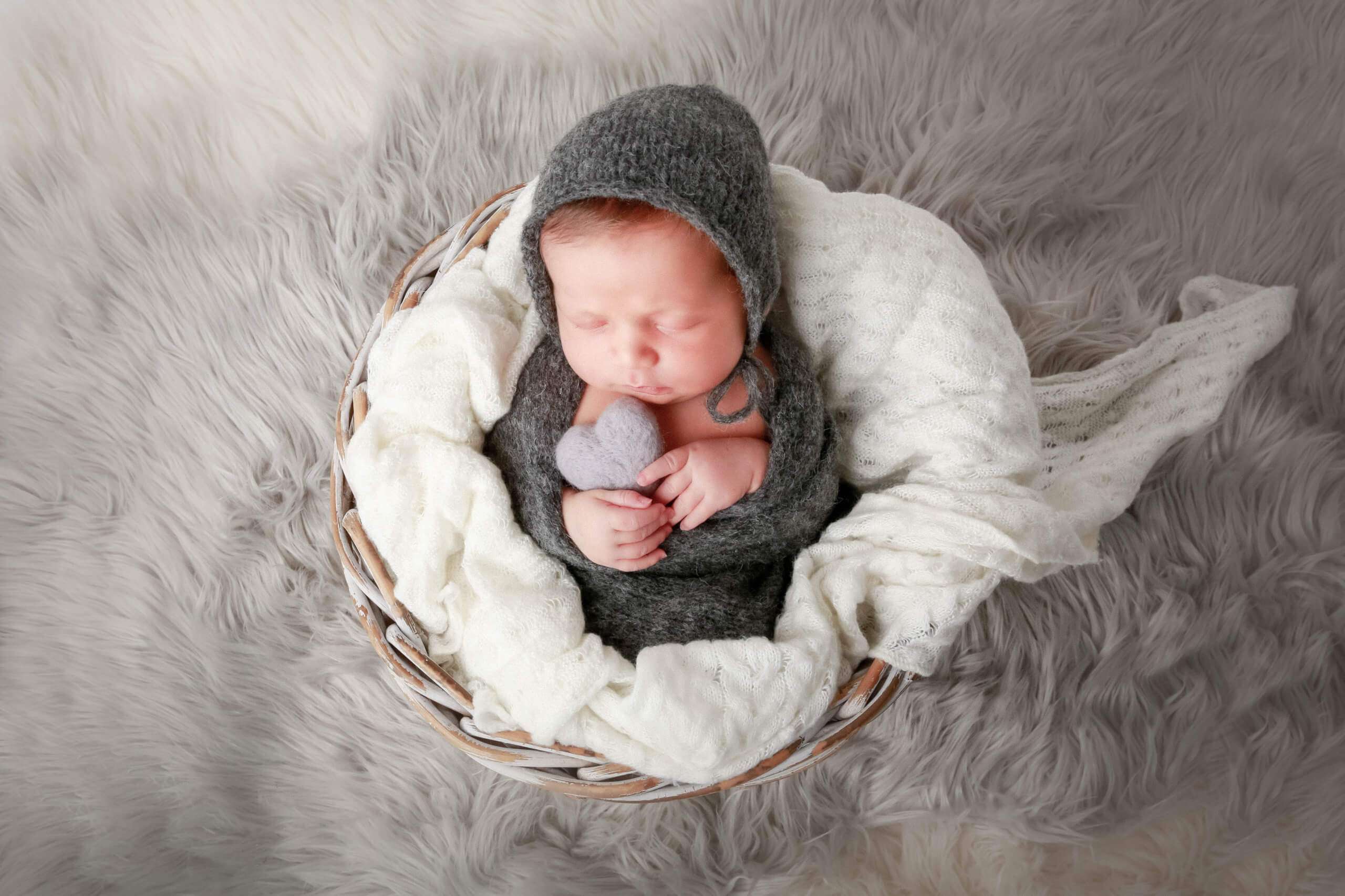 Deine ersten Familienbilder mit liebevoller Babyfotografie